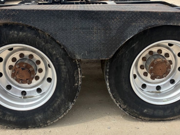 2012-peterbilt-367-image-14