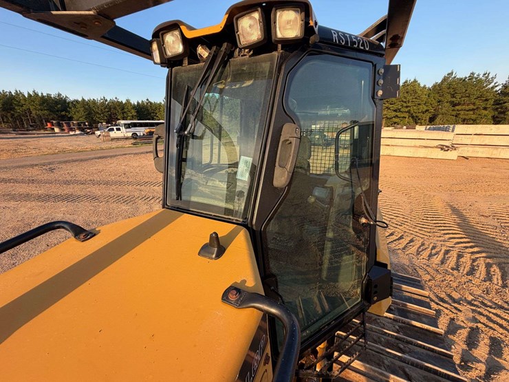 2016-caterpillar-d6k2-lgp-image-36