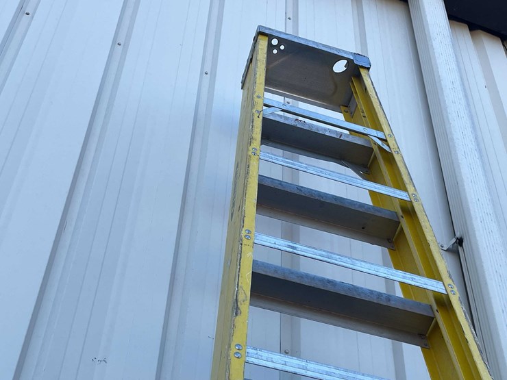 #9133-•-12'-step-ladder-(03)-image-2