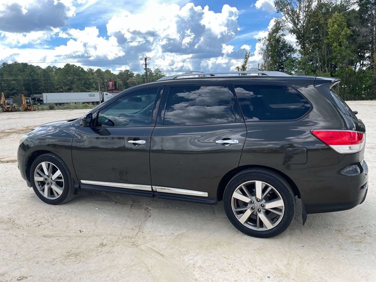 2015-nissan-pathfinder-image-2