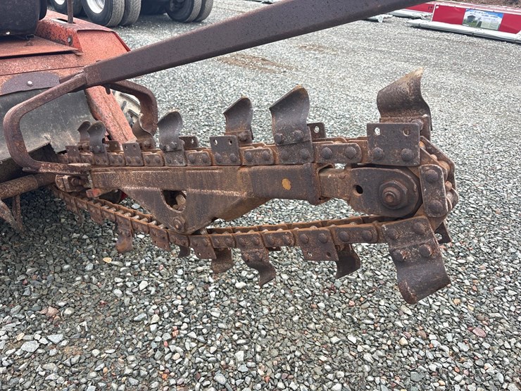 ditch-witch-2200-image-33