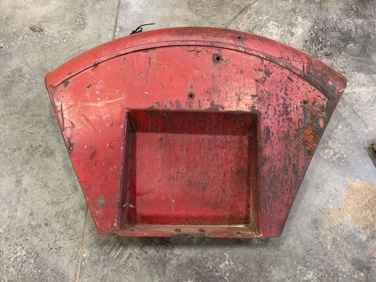international-harvester-544-fenders-and-battery-holder-image-7