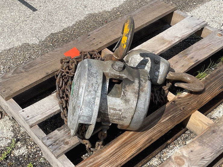 #10544-•-cyclone-3-ton-hoist-image-2