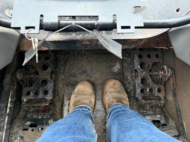 2012-bobcat-t750-image-18