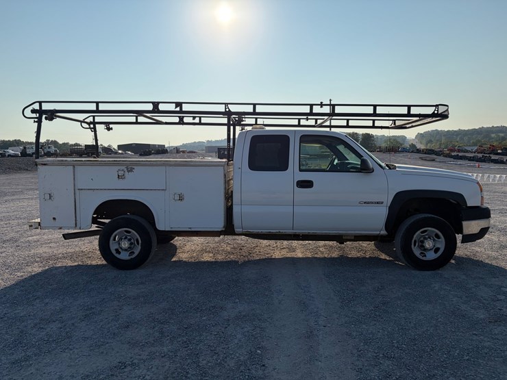 2005-chevrolet-silverado-2500hd-image-11
