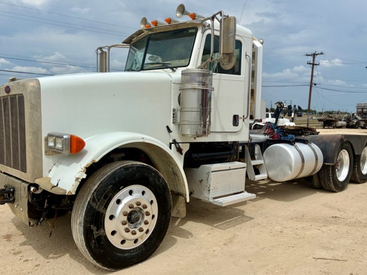 2012-peterbilt-367-image-1