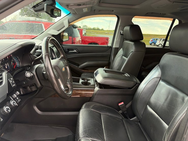 2018-chevrolet-tahoe-lt-image-18