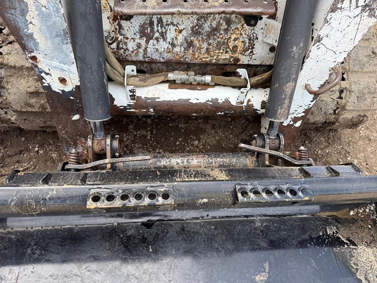 2004-bobcat-t300-image-10