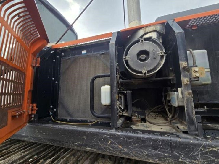 2016-hitachi-zx350-lc-image-37
