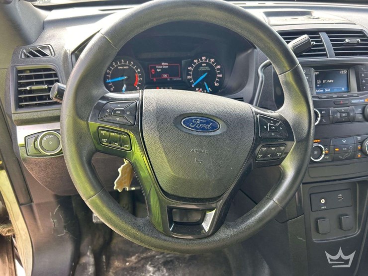 2019-ford-explorer-image-10