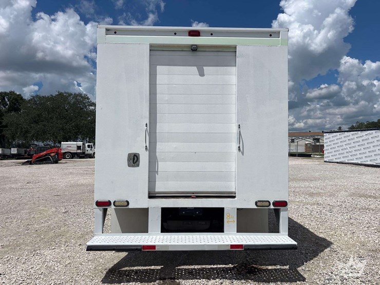 2014-ford-e450-image-30