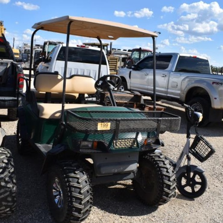 EZ GO GOLF CART W/ CHARGER (SERIAL # 1534284) (K)