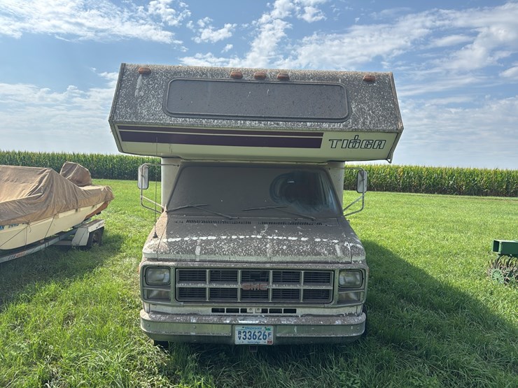gmc-vandura-tioga-rv-camper,-39,839-miles-*not-running-and-all-the-tires-are-flat,-rotten-or-off-bead*-rotten----title-and-transfer-fees-to-apply-image-2