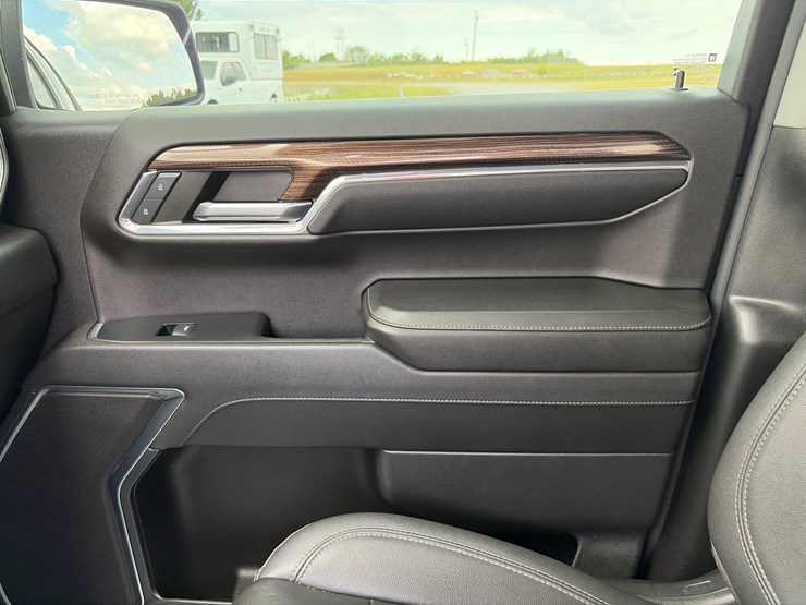2023-chevrolet-silverado-1500-lt-image-18
