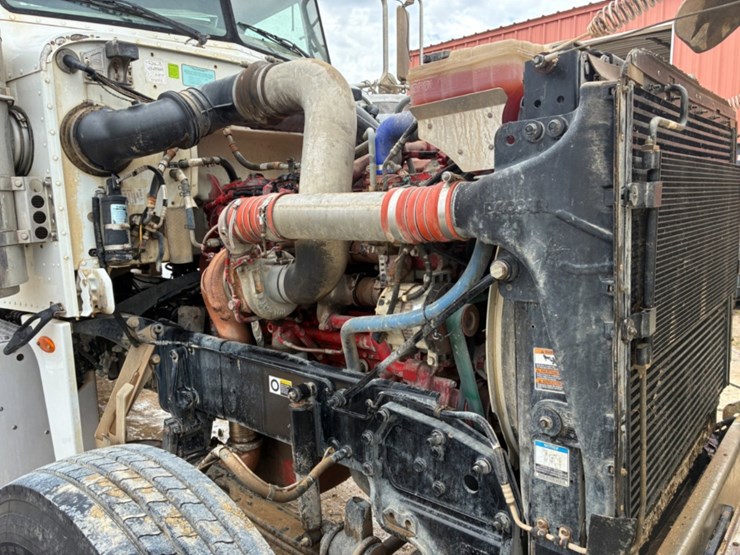 2012-peterbilt-367-image-11