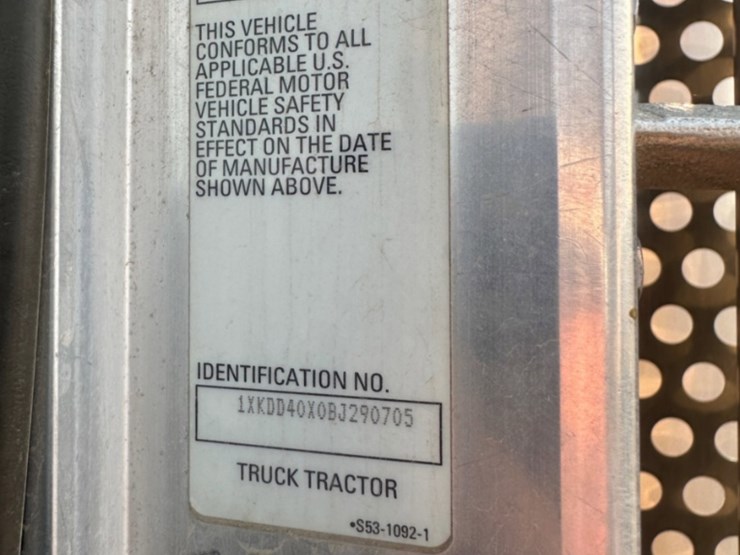 2011-kenworth-t800-image-19