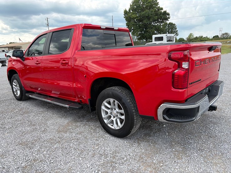 2023-chevrolet-silverado-1500-lt-image-5