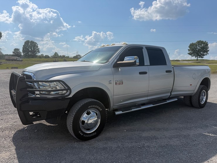 2011-dodge-ram-3500-image-1