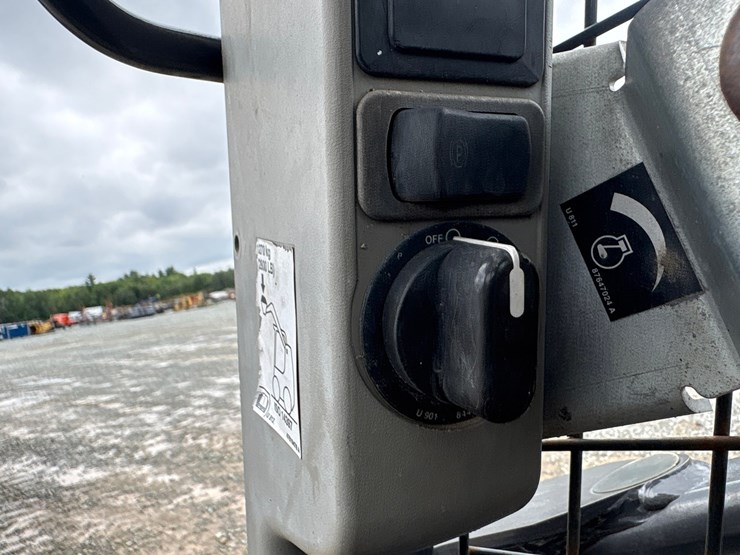 2019-new-holland-l228-image-57