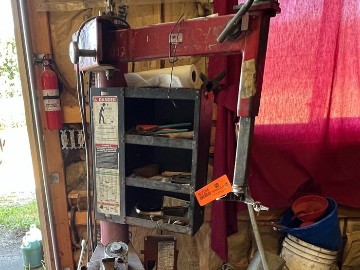 #5724-•-coats-tire-changer-with-accessories-image-2