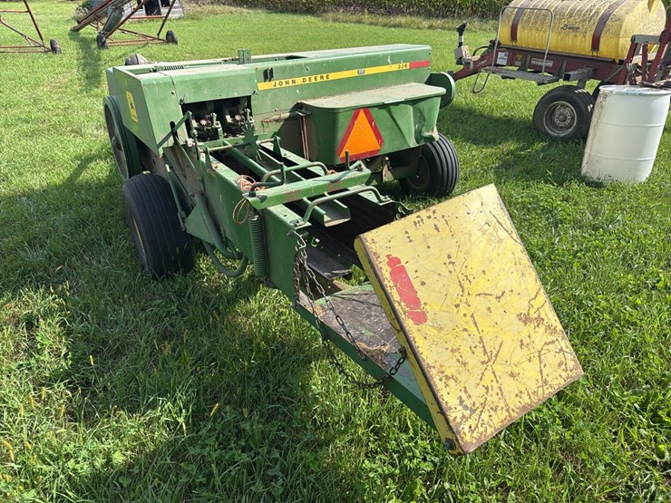 john-deere-336-image-6