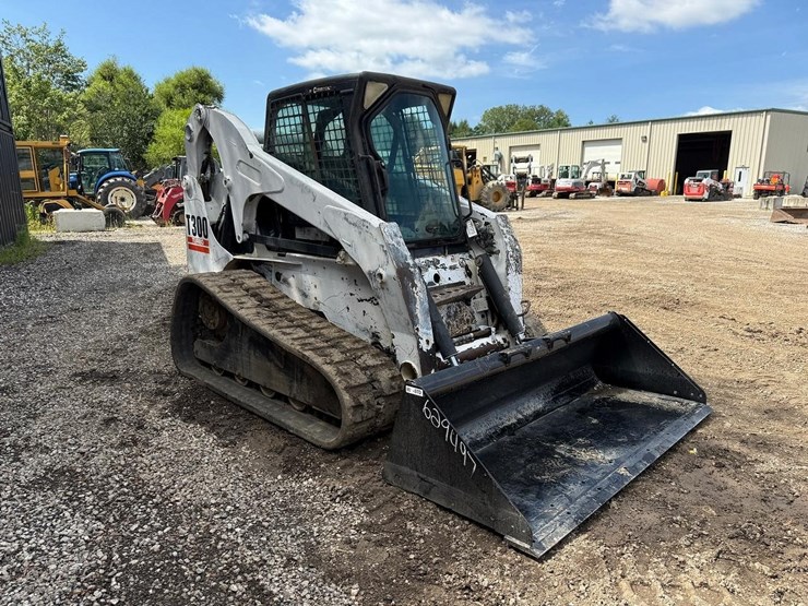 2004-bobcat-t300-image-6
