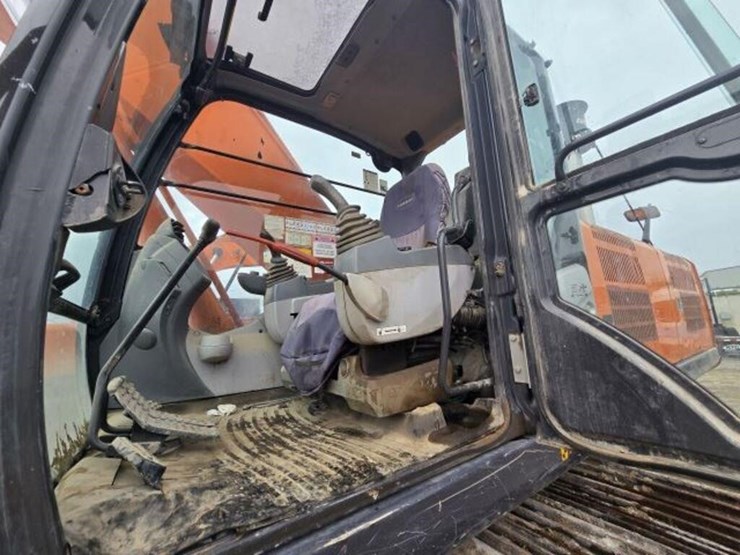 2016-hitachi-zx350-lc-image-54