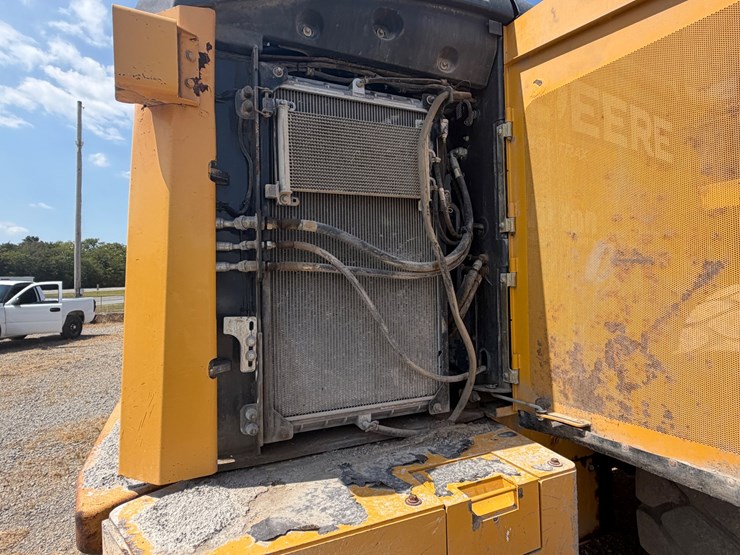 2014-deere-824k-image-15