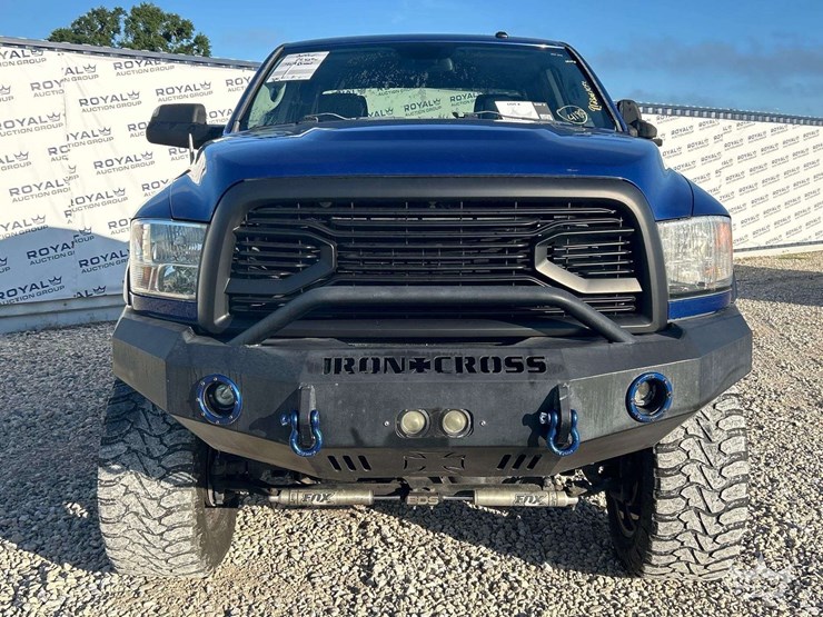 2015-dodge-2500-image-23