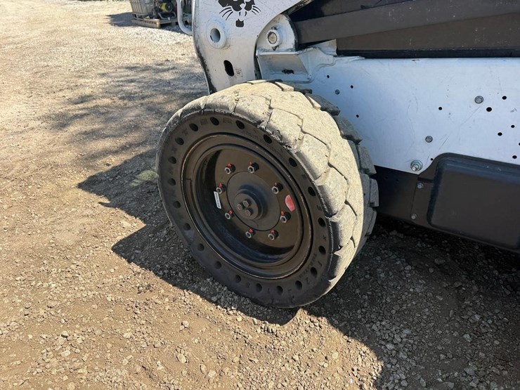 2023-bobcat-s740-image-17