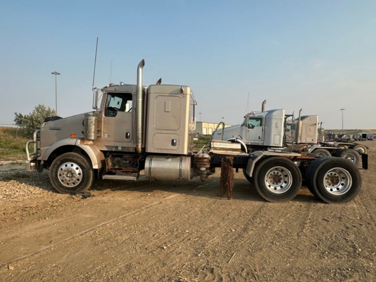 2011-kenworth-t800-image-8