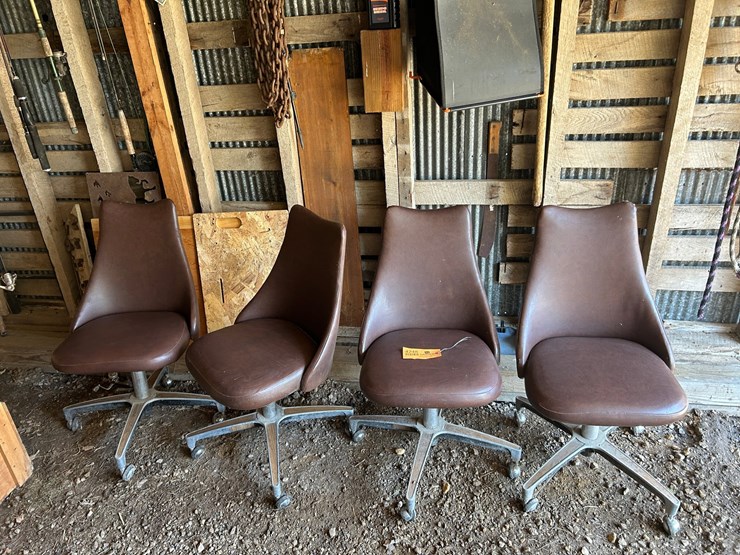 #6273-•-(4)-rolling-chairs-image-1