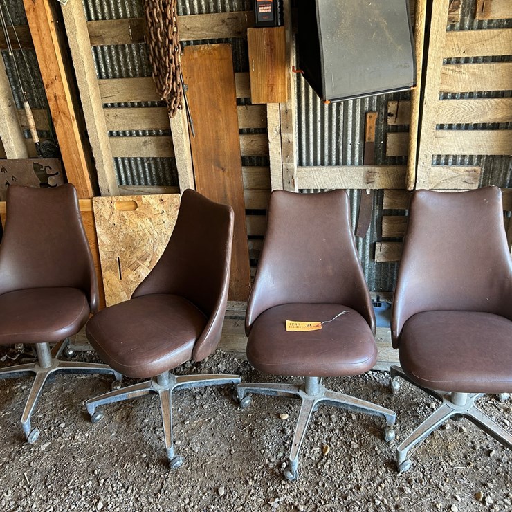 #6273 • (4) Rolling Chairs