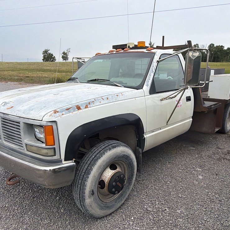 #255 • 1990 GMC SIERRA SL FLATBED TRUCK