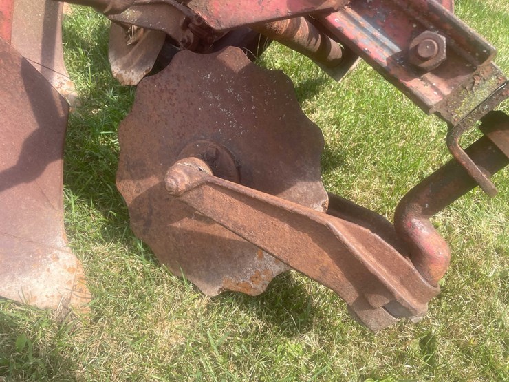 #1638-•-3-bottom-moldboard-plow-image-13