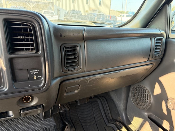 2005-chevrolet-silverado-2500hd-image-24