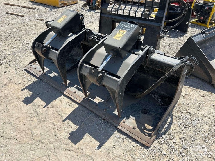 2021-caterpillar-80in.-hydraulic-dual-cylinder-grapple-bucket-skid-steer-attachment-image-2