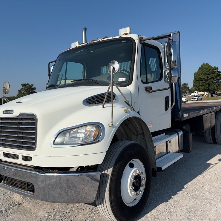 2015 FREIGHTLINER M2 106