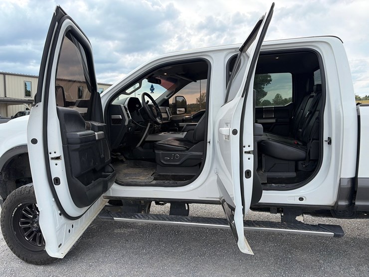 2017-ford-f250-lariat-image-14