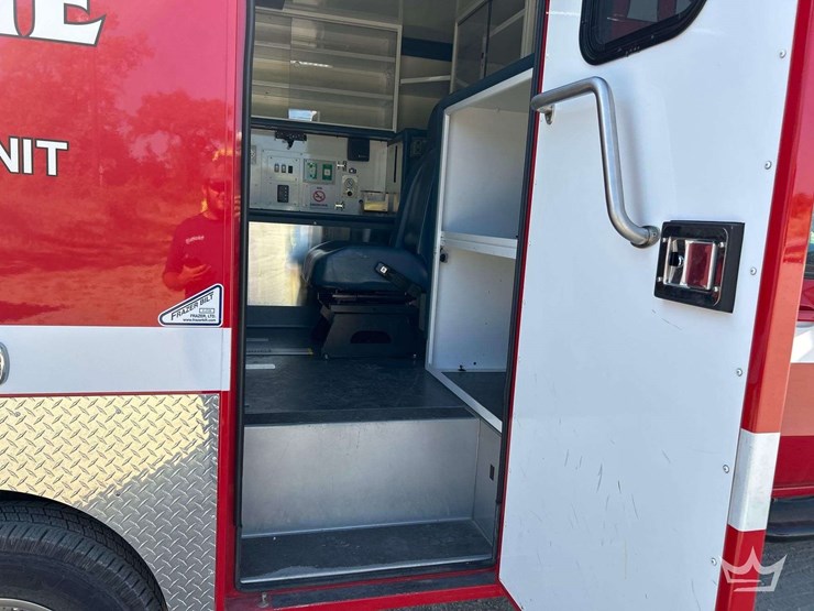 2016-chevrolet-c3500-image-35