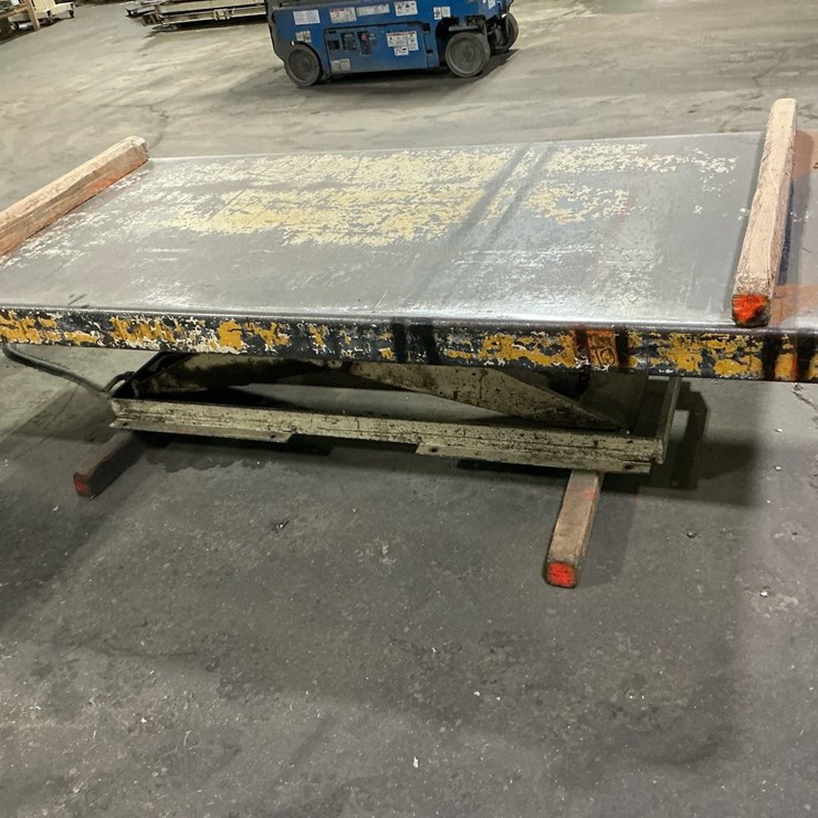 #171 • Industrial Scissor Lift Table
