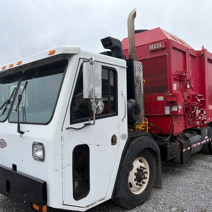 #506 • 2009 CRANE CARRIER SANITATION TRUCK