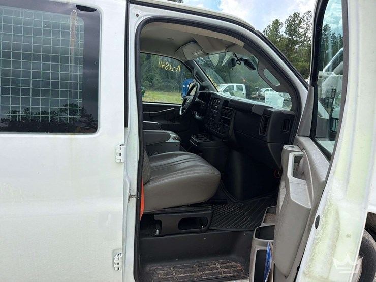 2017-chevrolet-express-2500-image-22