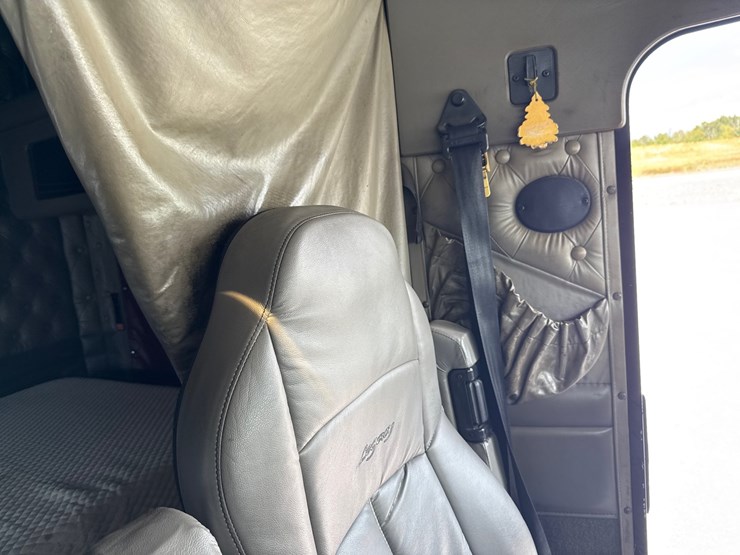 2006-kenworth-w900l-image-35