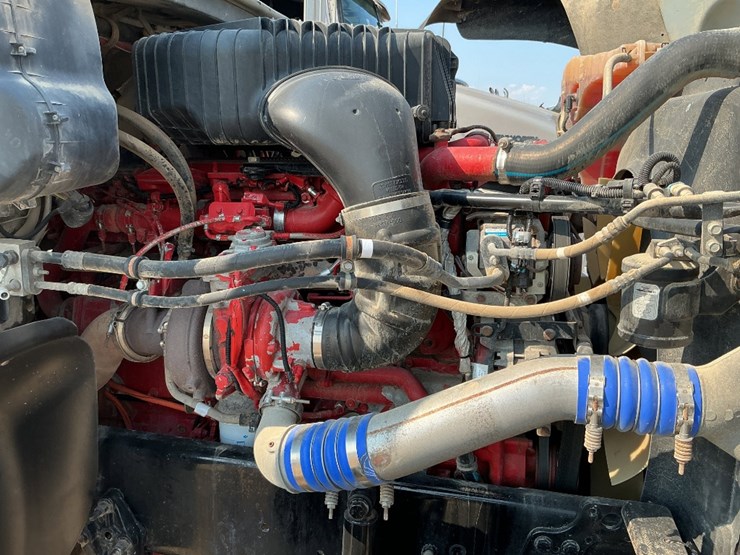 2015-freightliner-coronado-122-sd-image-22