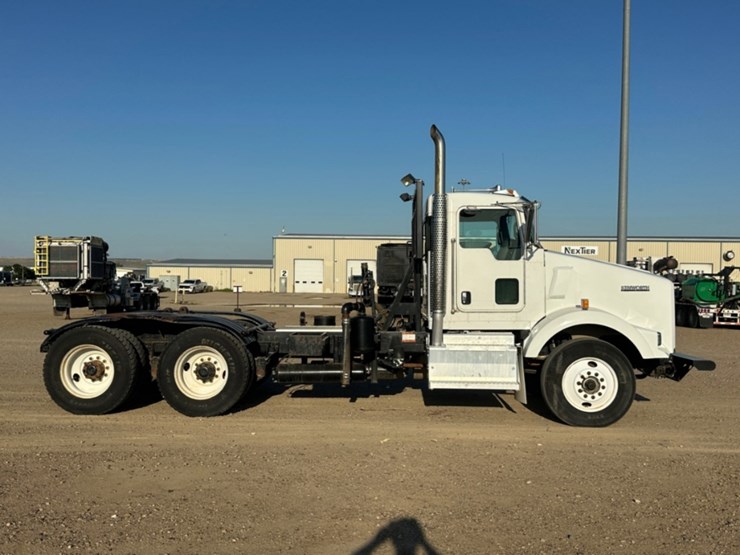 2012-kenworth-t800-image-4