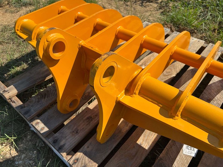 caterpillar-305-image-8