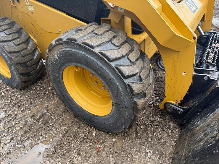 2015-caterpillar-262d-image-12