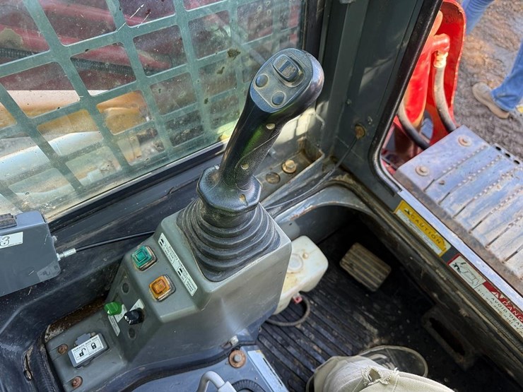 2016-takeuchi-tl8-image-24