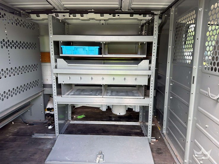 2017-chevrolet-express-2500-image-22